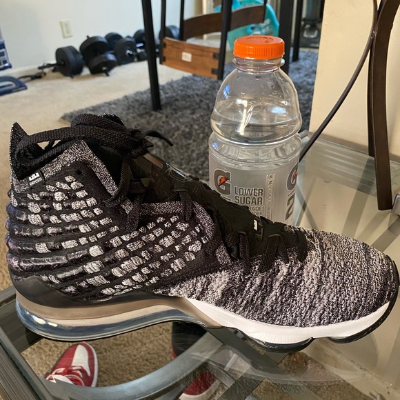 Lebron James 17 - Picture 3 of 4